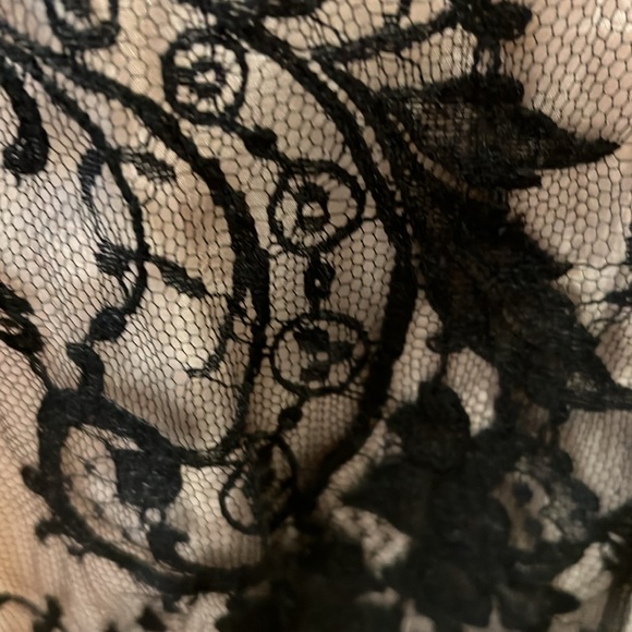 Alexander McQueen lace and silk sleeveless peplum top - Picture 3 of 8